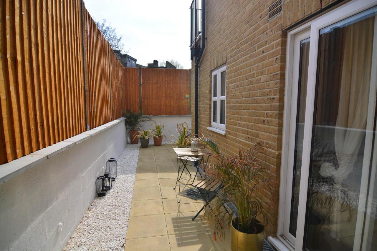 Apartment Wharf - Macarena Apartments Londra Exterior foto